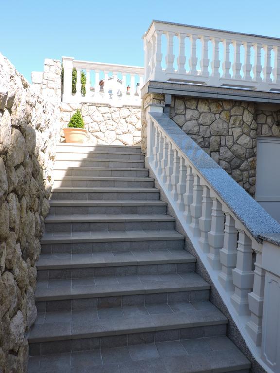 Apartments Villa Residenca Novi Vinodolski Esterno foto