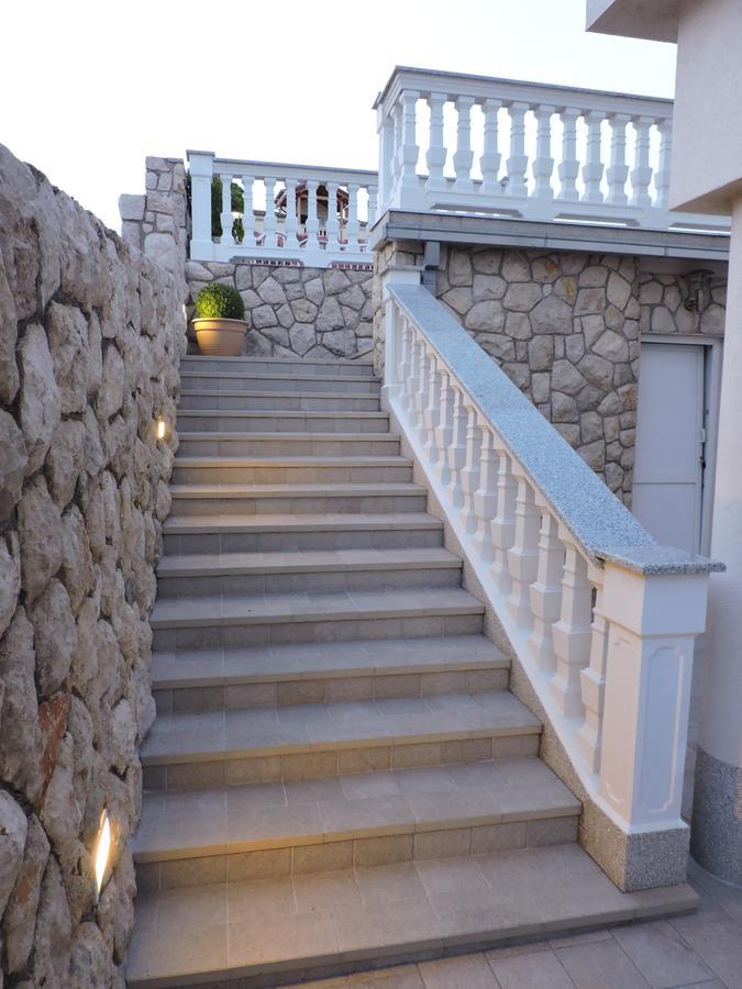Apartments Villa Residenca Novi Vinodolski Esterno foto