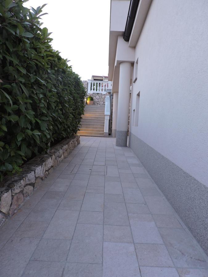 Apartments Villa Residenca Novi Vinodolski Esterno foto