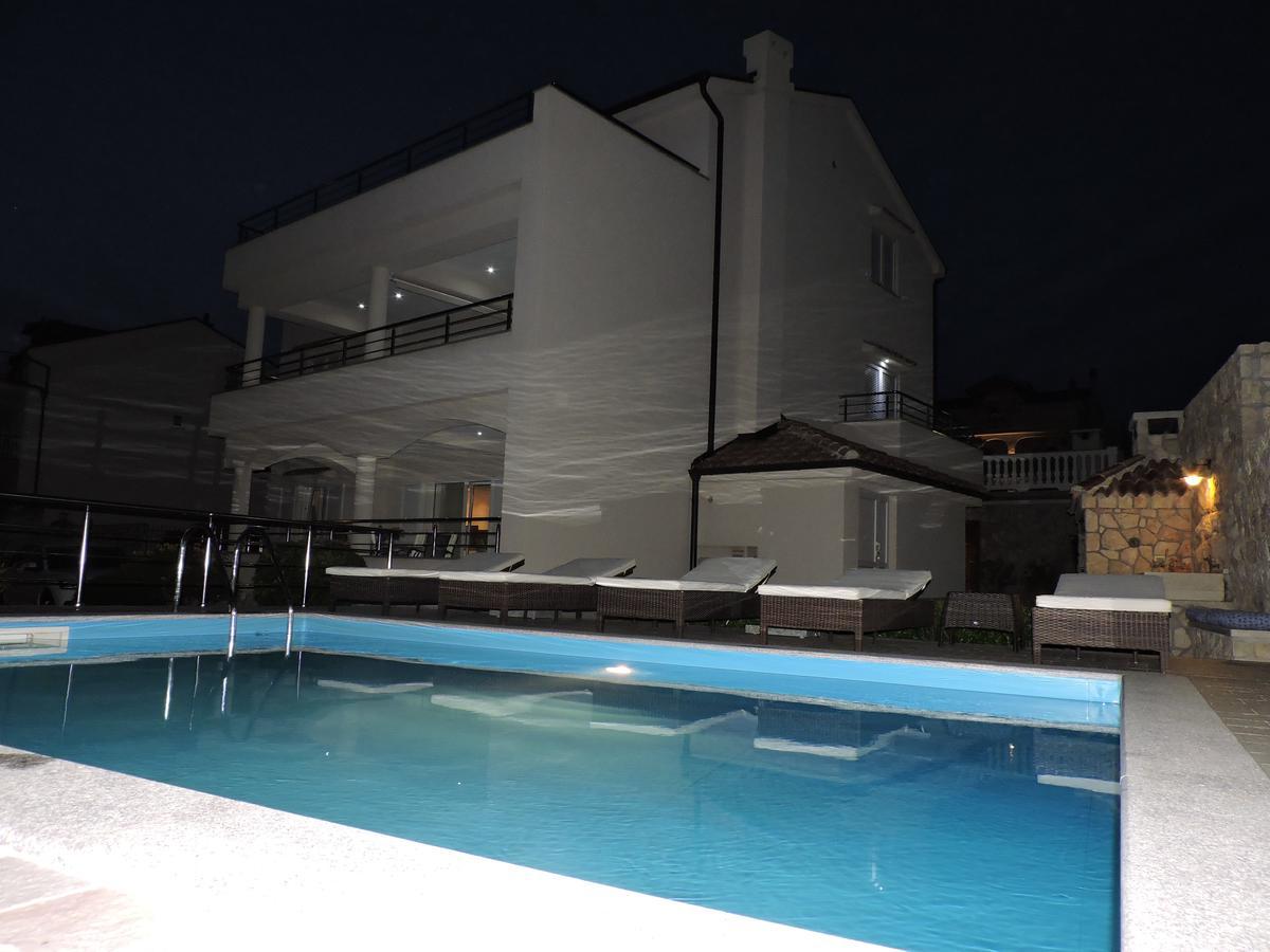Apartments Villa Residenca Novi Vinodolski Esterno foto